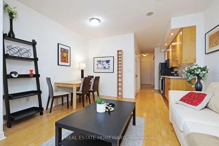 250 Wellington St W #PH31 — photo 3
