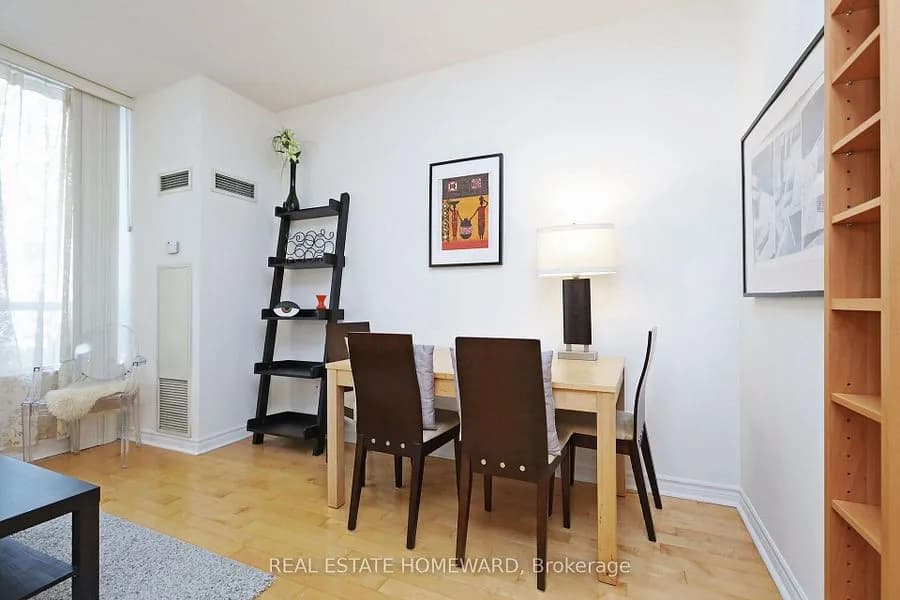 250 Wellington St W #PH31 — photo 4