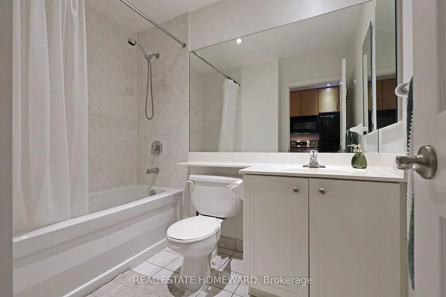 250 Wellington St W #PH31 — photo 6