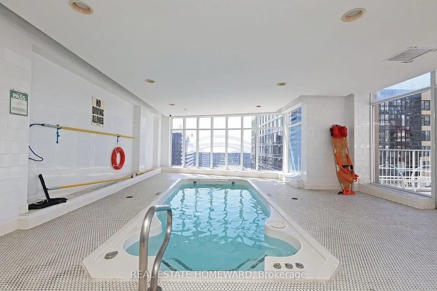 250 Wellington St W #PH31 — photo 11