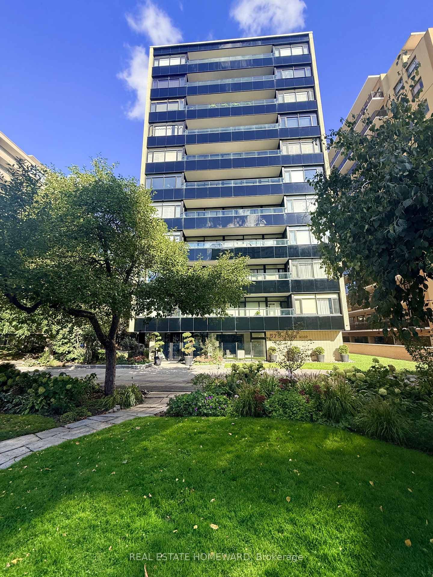 575 Avenue Road 203 — Co-op Apartment in Yonge-St. Clair, Toronto
