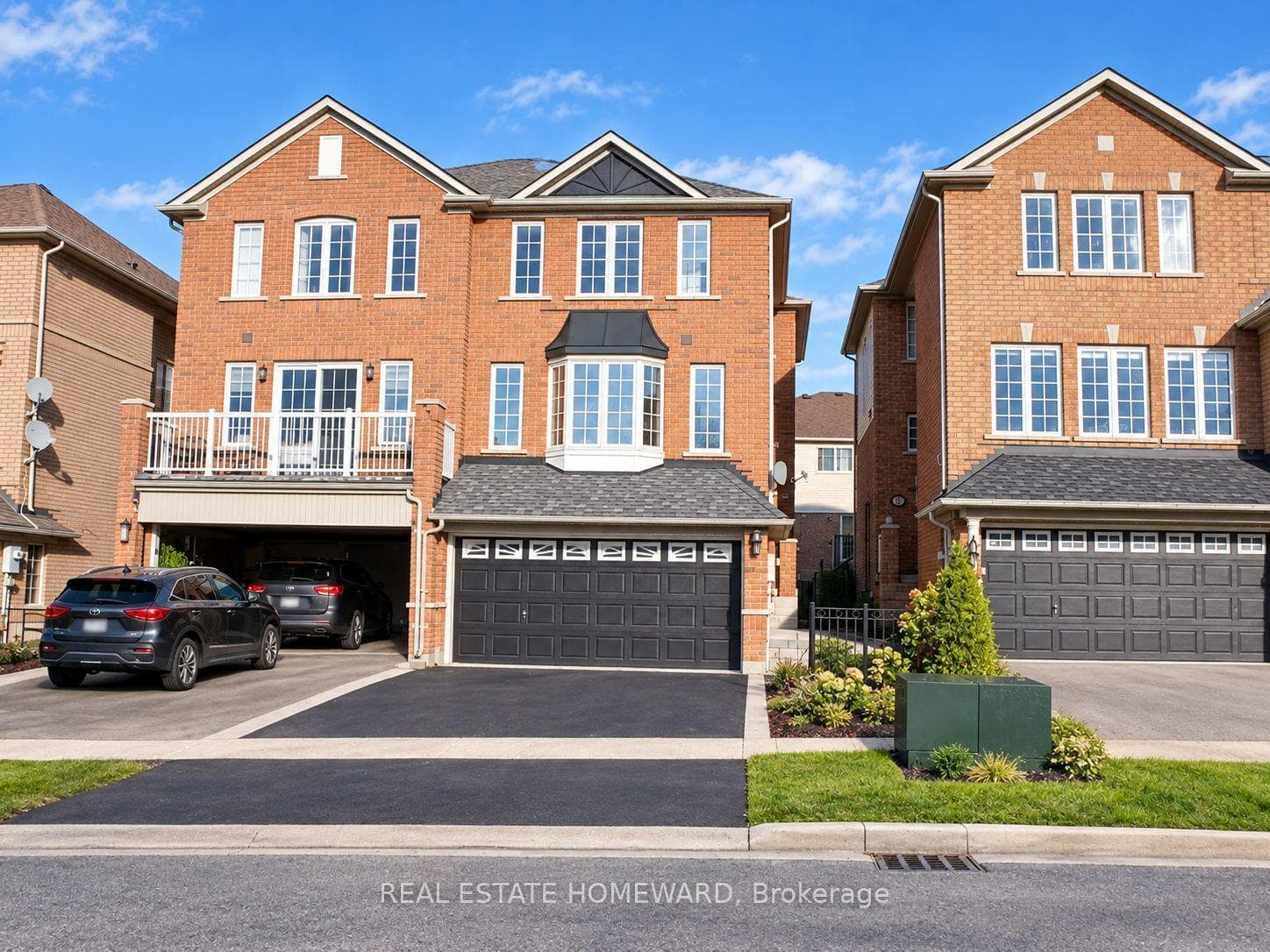 63 Millcliff Circle — Semi-Detached for sale in Aurora Grove, Aurora