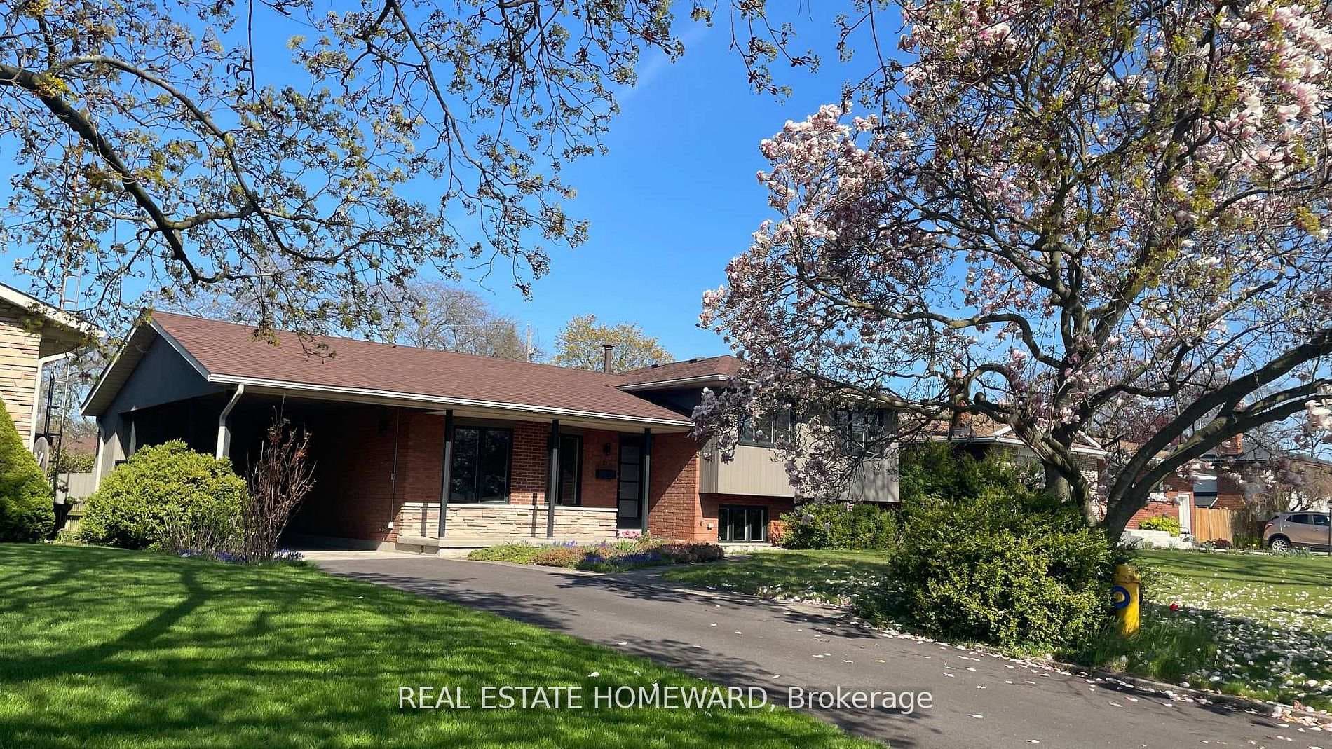 33 Strathcona Drive — Detached for sale in 442 - Vine/Linwell, St. Catharines