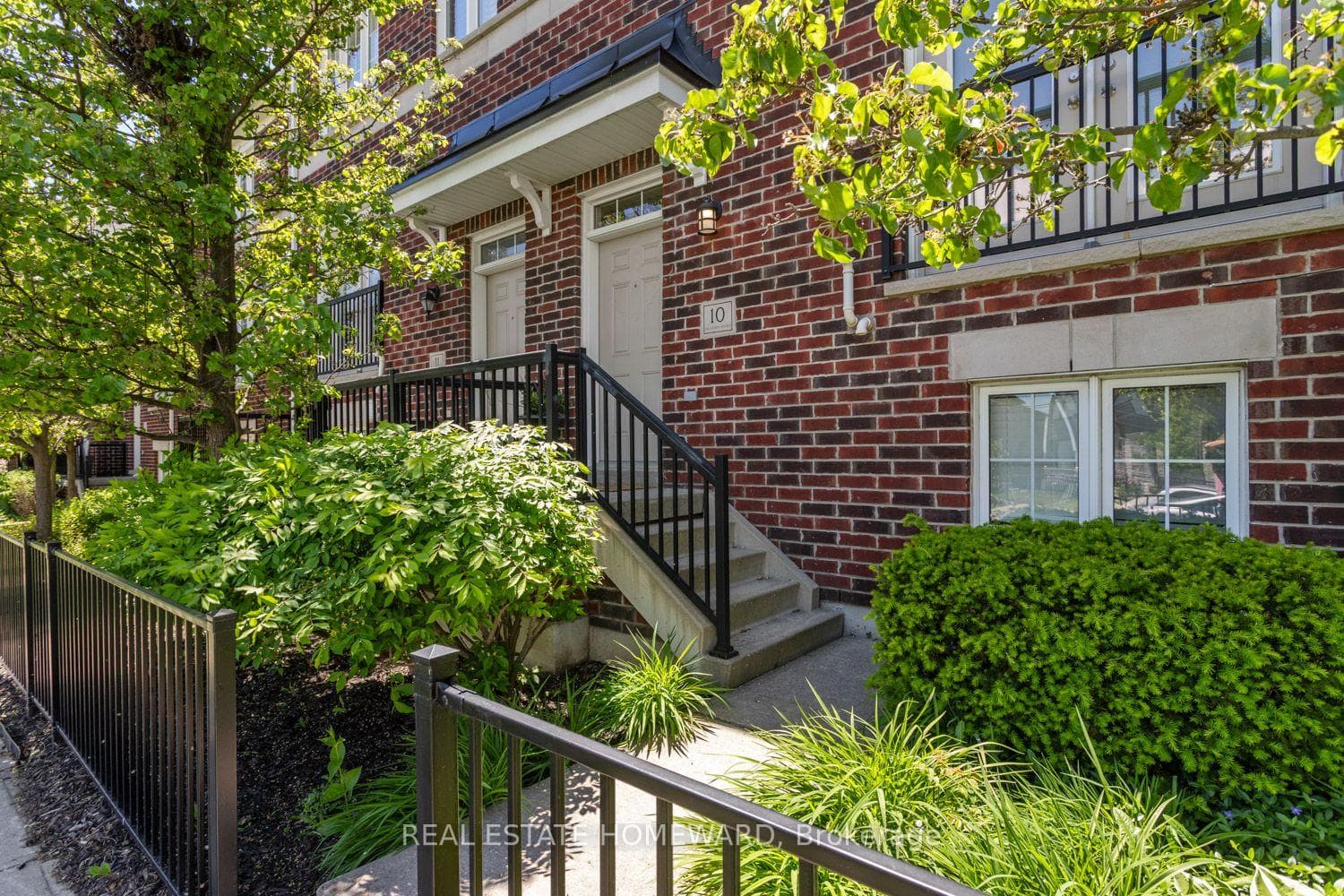 571 Longworth Avenue E 10 — Condo Townhouse in Bowmanville, Clarington
