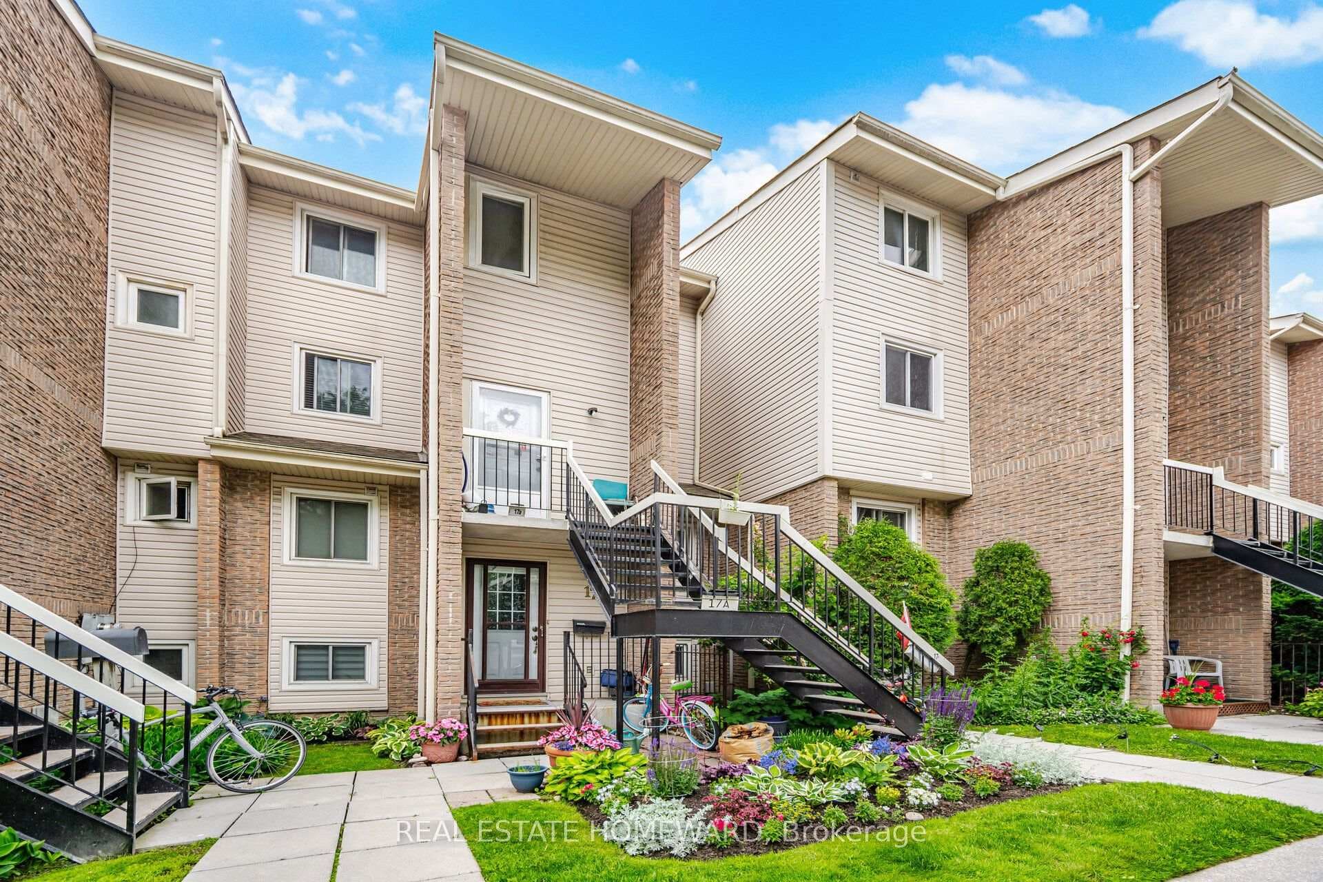1360 Glenanna Road 17A — Condo Townhouse in Liverpool, Pickering