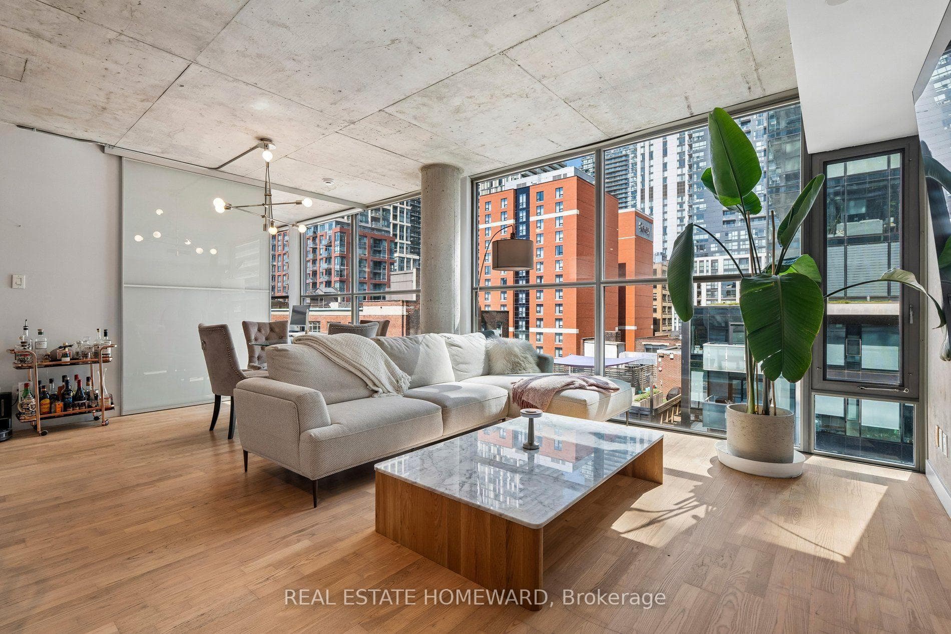 25 Oxley Street 807 — Condo Apartment in Waterfront Communities C1, Toronto