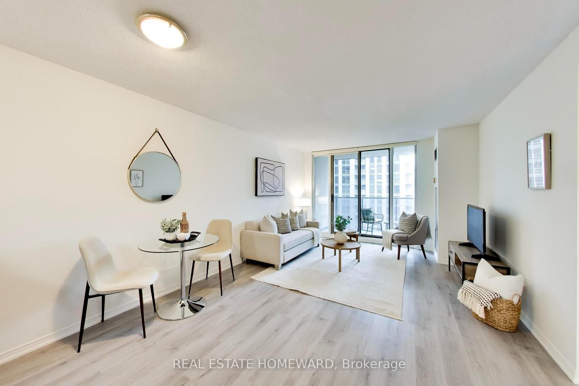 750 Bay Street 1511 — Condo Apartment in Bay Street Corridor, Toronto