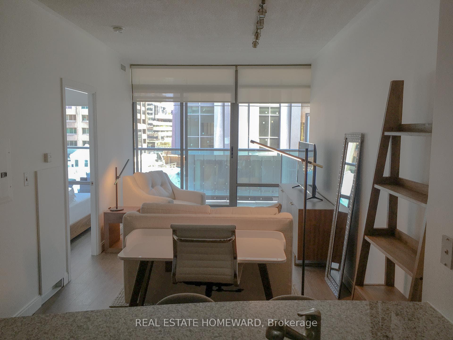 18 Yorkville Avenue 603 — Condo Apartment in Annex, Toronto